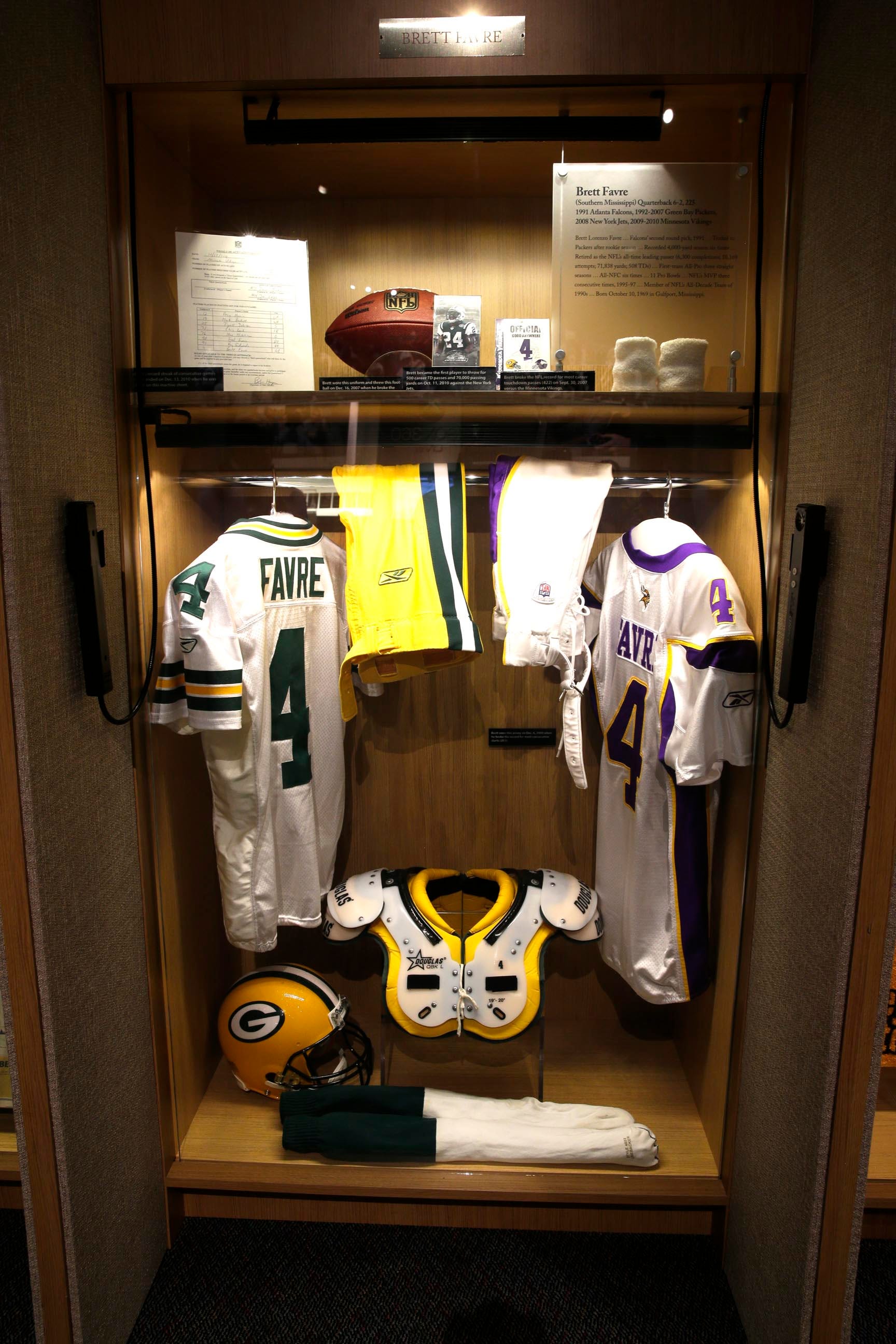 favre hall of fame jersey